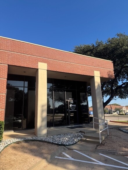 More Photos Of 681 N Plano Rd, Richardson Showroom For Lease