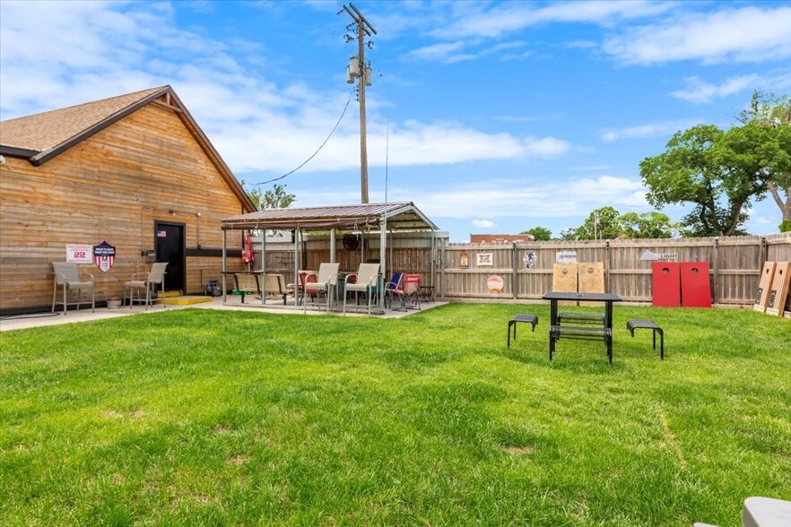 More Photos Of 626 16th Avenue, Council Bluffs General Retail For Sale