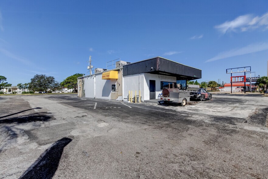 More Photos Of 3090 34th St N, Saint Petersburg Restaurant For Lease