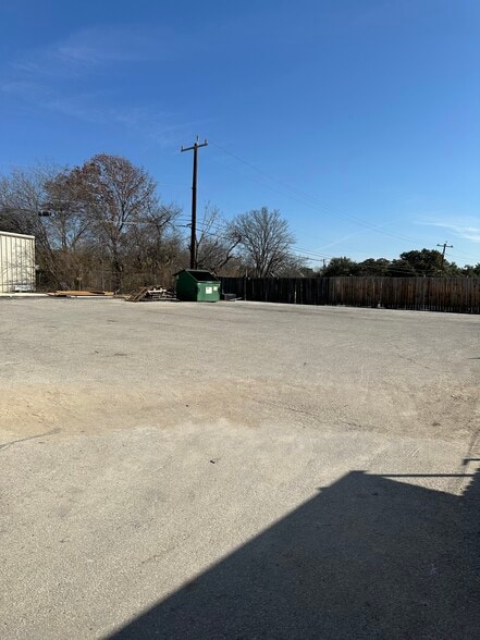 More Photos Of 4339 Centergate St, San Antonio Light Manufacturing For Lease