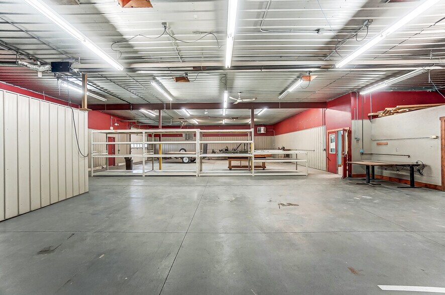 More Photos Of 20660 W Bowling Green Road, Weston Auto Repair For Lease