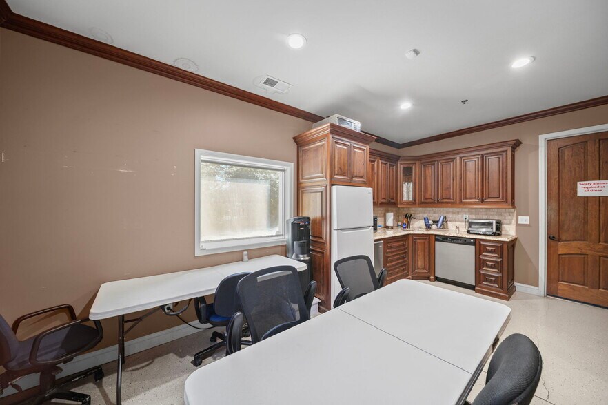 More Photos Of 3213 Westwood Industrial Dr, Monroe Manufacturing For Sale