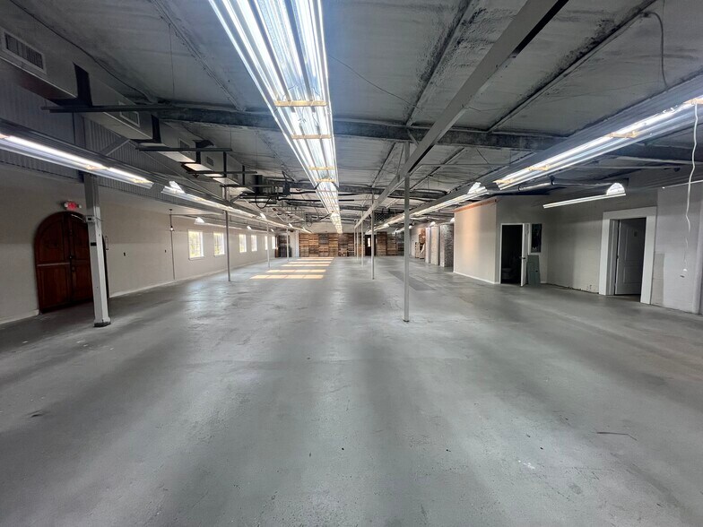 More Photos Of 10630 Commerce Row, Montgomery Restaurant For Lease