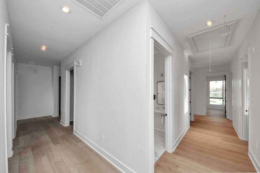 More Photos Of 220 Bella Katy Dr, Katy Office Residential For Lease