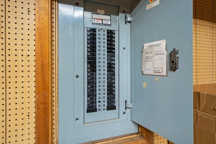 More Photos Of 130 Elizabeth Ln, Genoa City Industrial For Lease