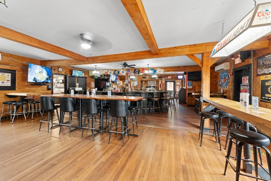 More Photos Of 415 Palmer Ave, Warwick Bar For Sale