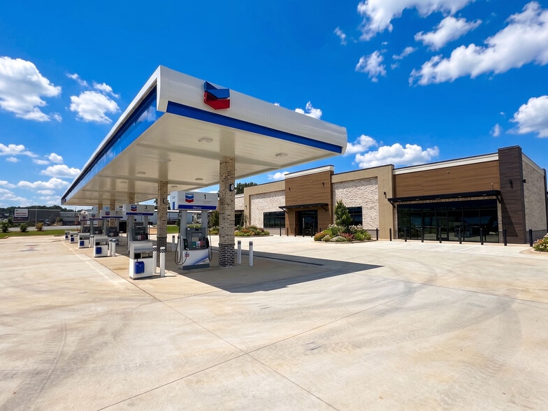 More Photos Of 811 S Marietta Pky SE, Marietta Service Station For Lease