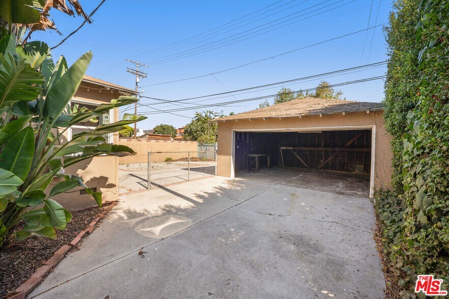More Photos Of 3938 East Blvd, Los Angeles Multifamily For Sale