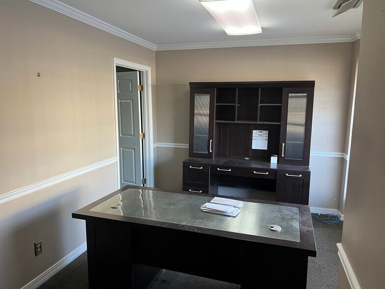 More Photos Of 4401 Gary Ave, Fairfield Office For Sale