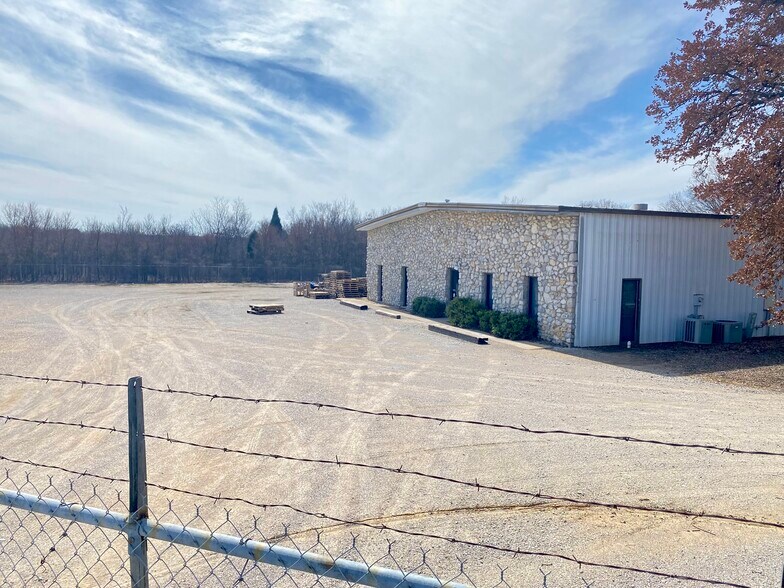 More Photos Of 621 Industrial dr, Ardmore Industrial For Lease