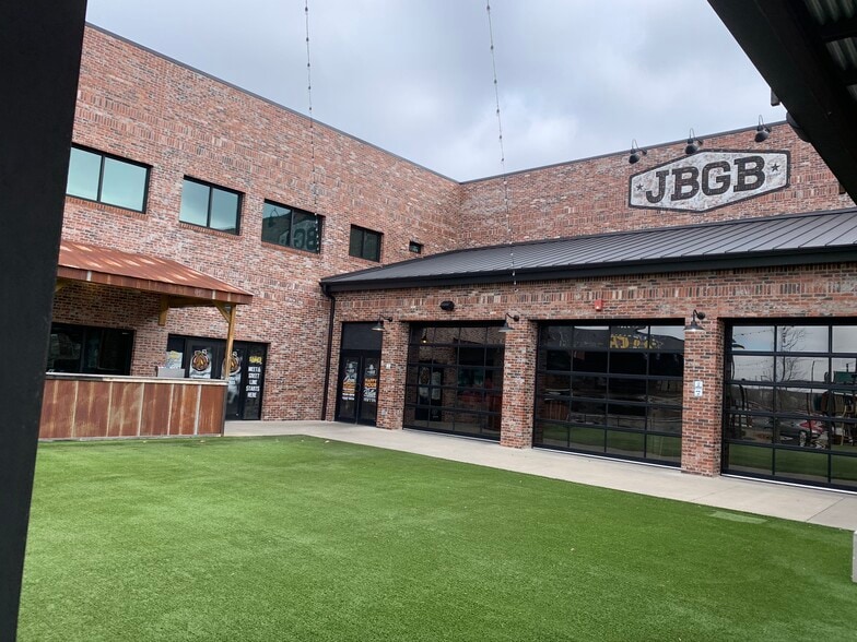 More Photos Of 3615 N Steele Blvd, Fayetteville Bar For Sale