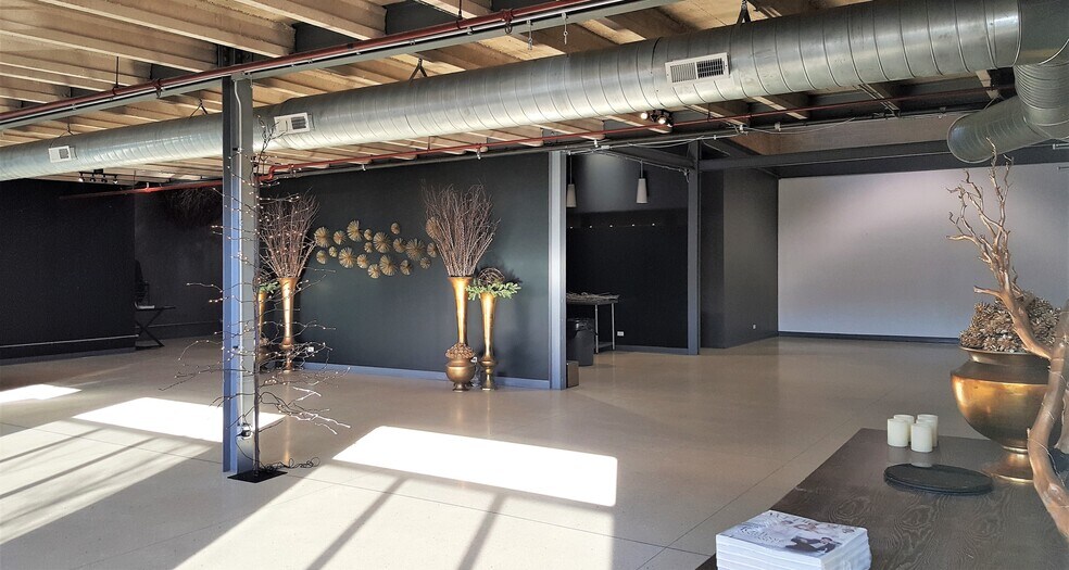 More Photos Of 1700 W Hubbard St, Chicago Light Distribution For Lease