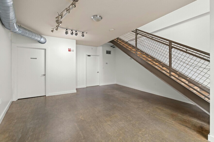 More Photos Of 1601 E Cesar Chavez St, Austin Apartments For Sale