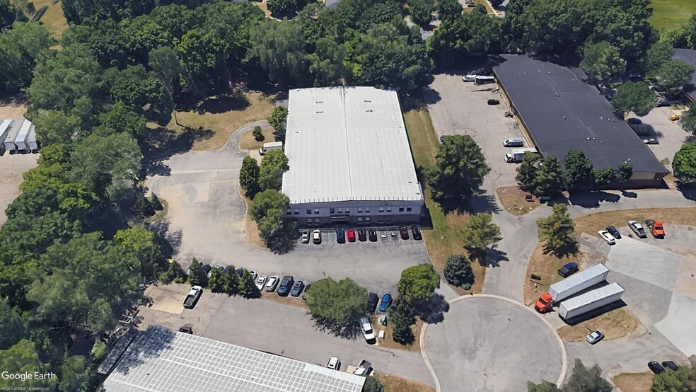 More Photos Of 2240 29th St SE, Grand Rapids Warehouse For Lease