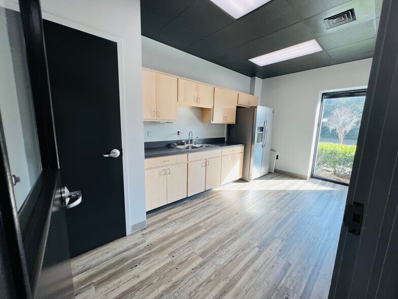 More Photos Of 444 Deanna Ln, Charleston Office For Lease