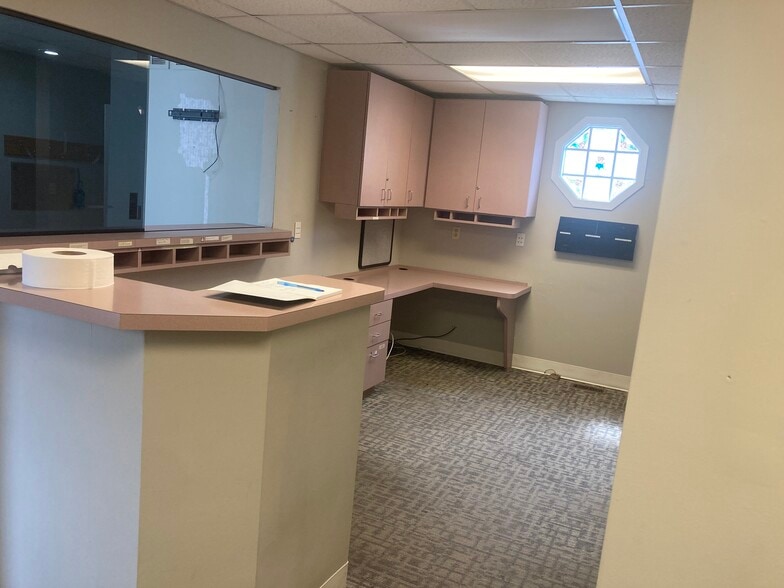 More Photos Of 46 E Somerset St, Raritan Medical For Sale