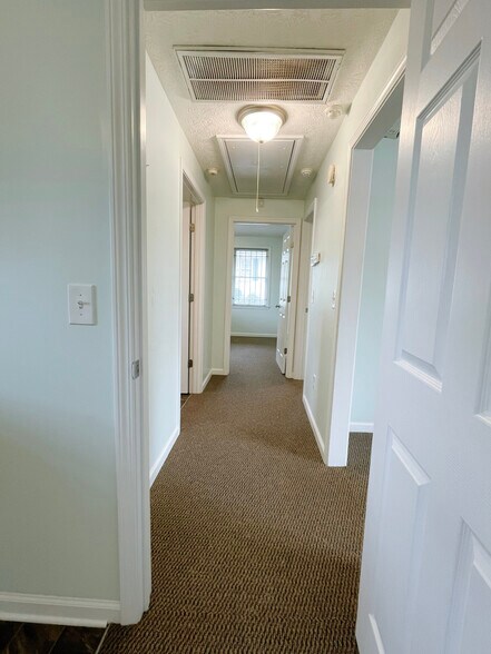 More Photos Of 5940 Hodges Dr, Columbus Office Residential For Sale