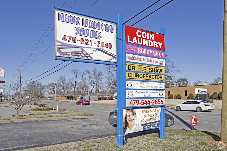 More Photos Of 114-126 N 13th St, Rogers General Retail For Lease