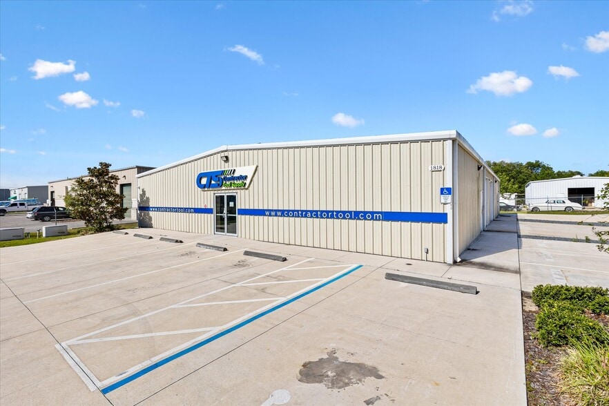 More Photos Of 1818 Greenleaf Ln, Leesburg Warehouse For Lease