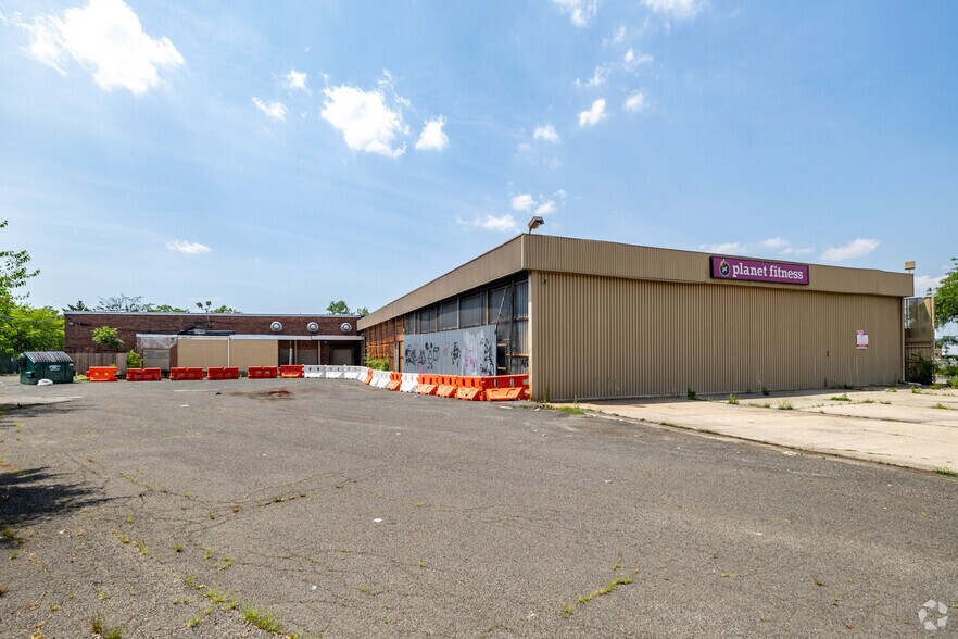 More Photos Of 321 Rt-440, Jersey City Freestanding For Lease