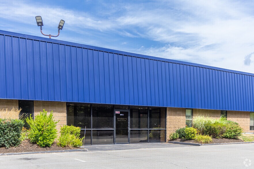 More Photos Of 45 South St, Hopkinton Research And Development For Lease