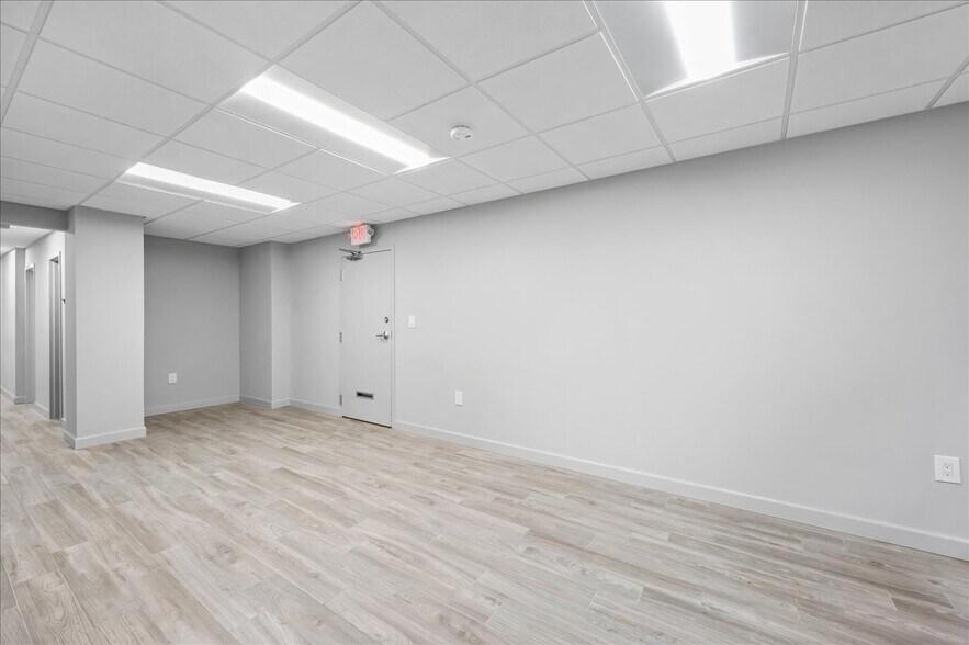 More Photos Of 2039 Palmer Ave, Larchmont Medical For Lease