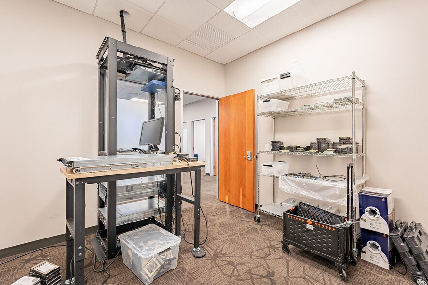 More Photos Of 1095 W Rio Salado Pky, Tempe Loft Creative Space For Sale