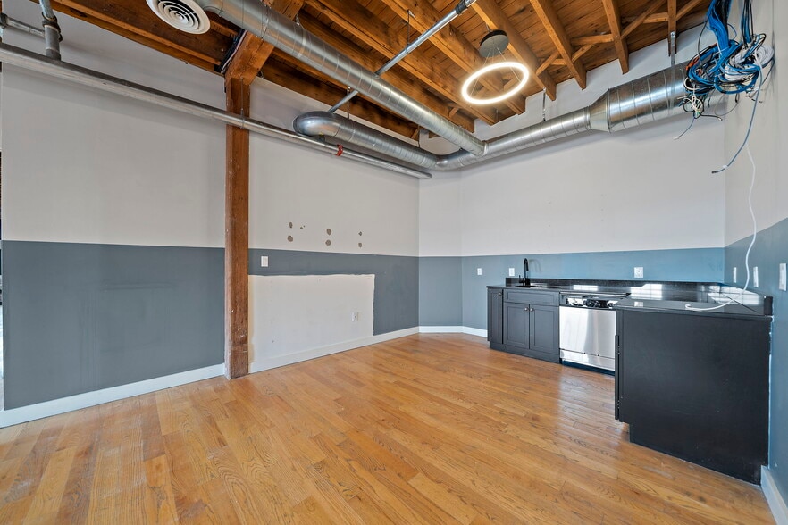 More Photos Of 12-16 Ericsson St, Boston Warehouse For Lease