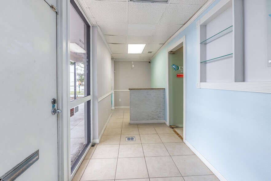 More Photos Of 7480 Fairway Dr, Miami Lakes Medical For Lease