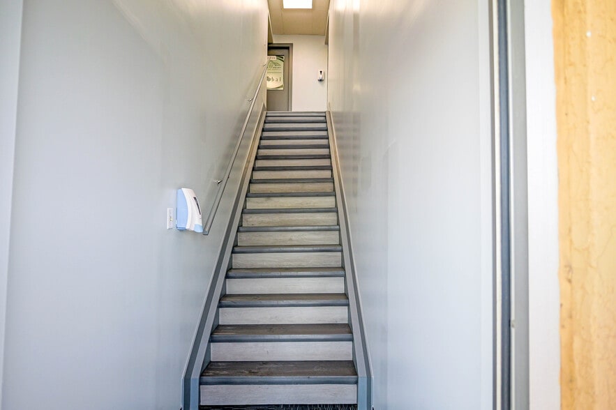 More Photos Of 3460 93 St NW, Edmonton Office For Lease