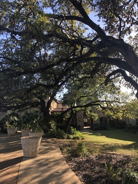 More Photos Of 8 Dominion Dr, San Antonio Office For Lease