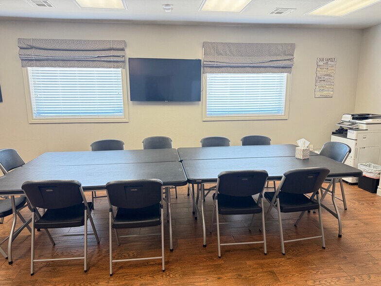 More Photos Of 450 E Main St, Yukon Religious Facility For Sale