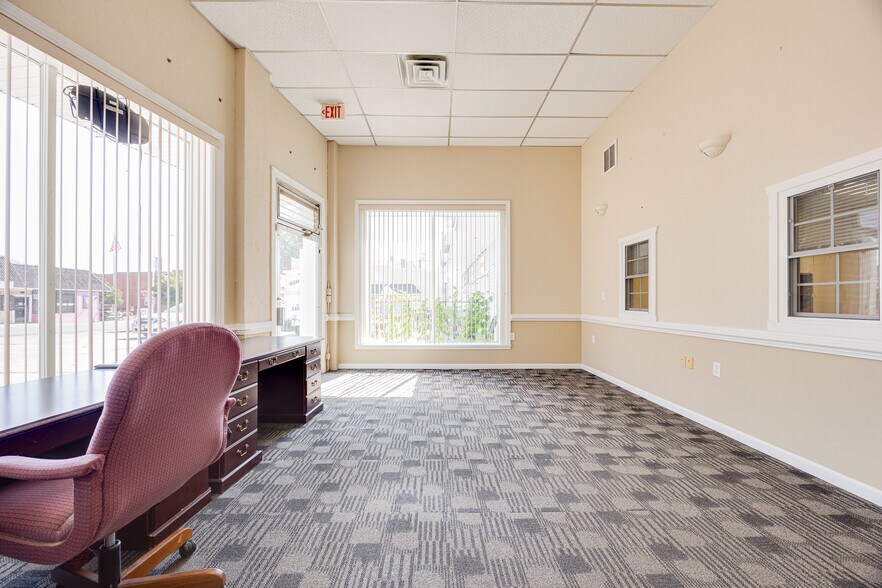 More Photos Of 30 E Main St, Luray Office For Sale