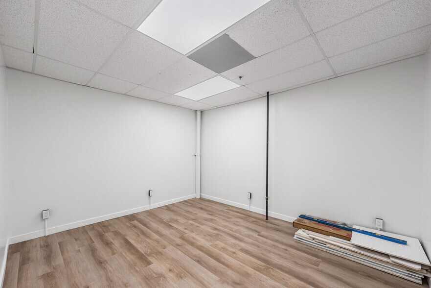 More Photos Of 514 Commerce Ave, Palmdale Medical For Sale