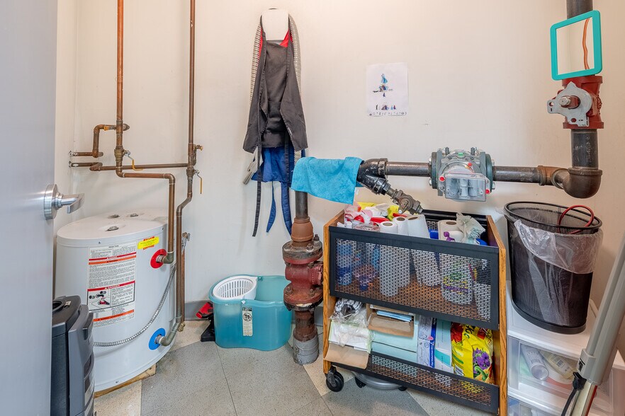 More Photos Of 8950 127th St, Richmond Hill Warehouse For Sale