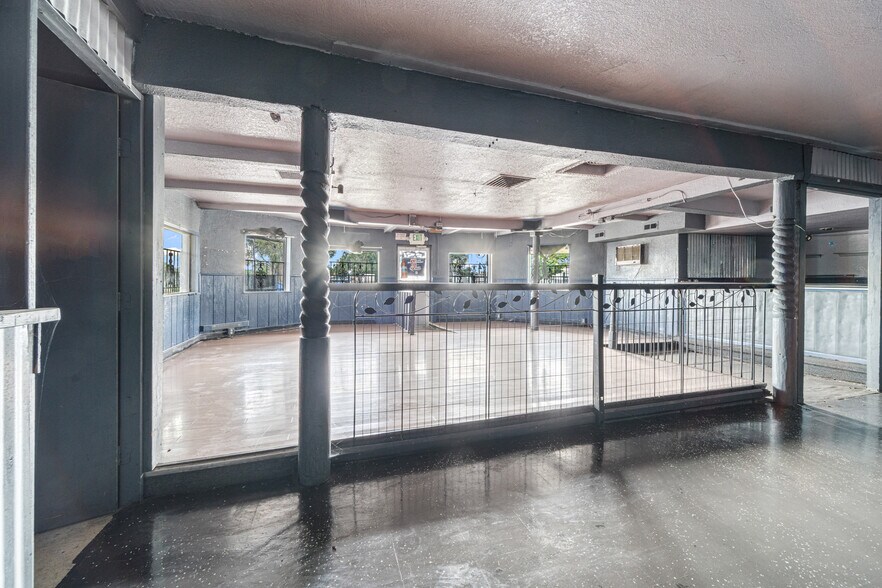 More Photos Of 2430 Lake Ave, Pueblo Bar For Sale