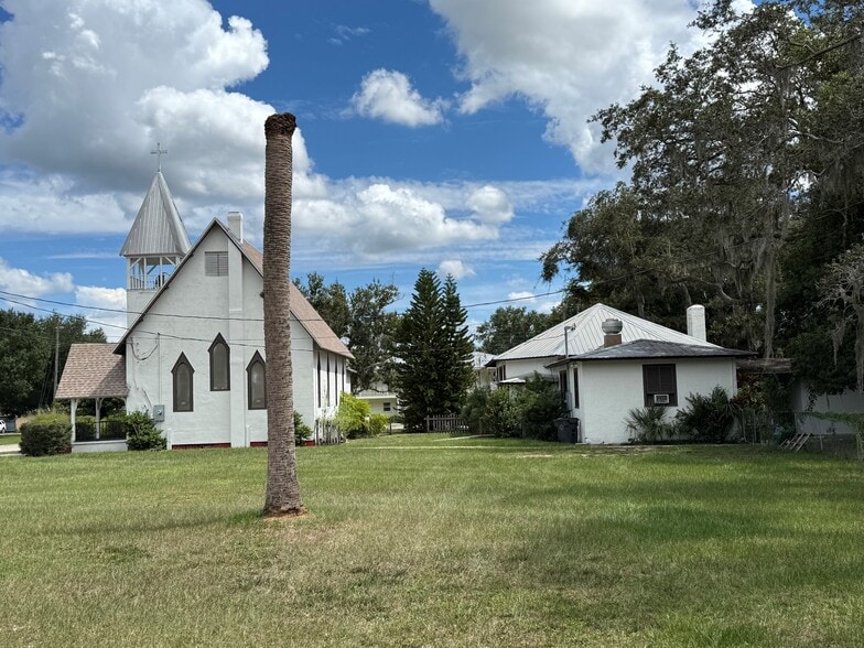 More Photos Of 18-20 E Pleasant St, Avon Park Religious Facility For Sale