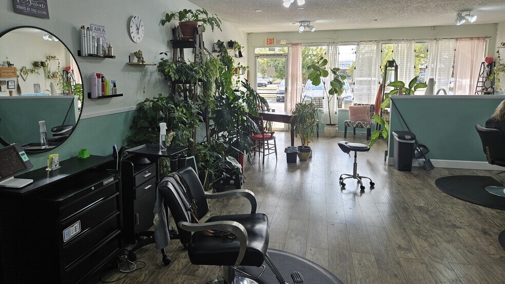 More Photos Of 1051 14th Ave, Longview General Retail For Lease