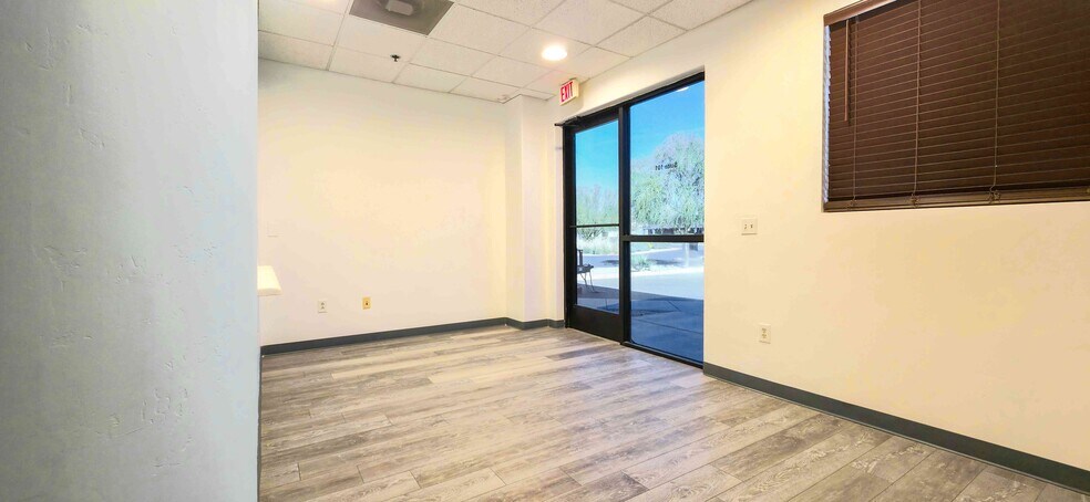 More Photos Of 7678 E Greenway Rd, Scottsdale Light Distribution For Lease