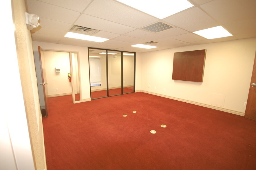 More Photos Of 6501 Boeing Dr, El Paso Office For Lease