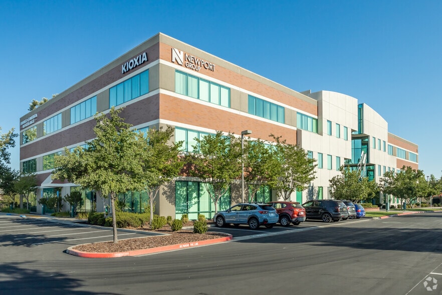 More Photos Of 35 Iron Point Cir, Folsom Office For Lease