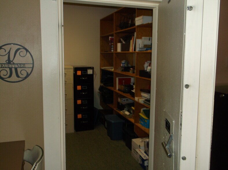 More Photos Of 600 S Main St, Oshkosh Office For Lease