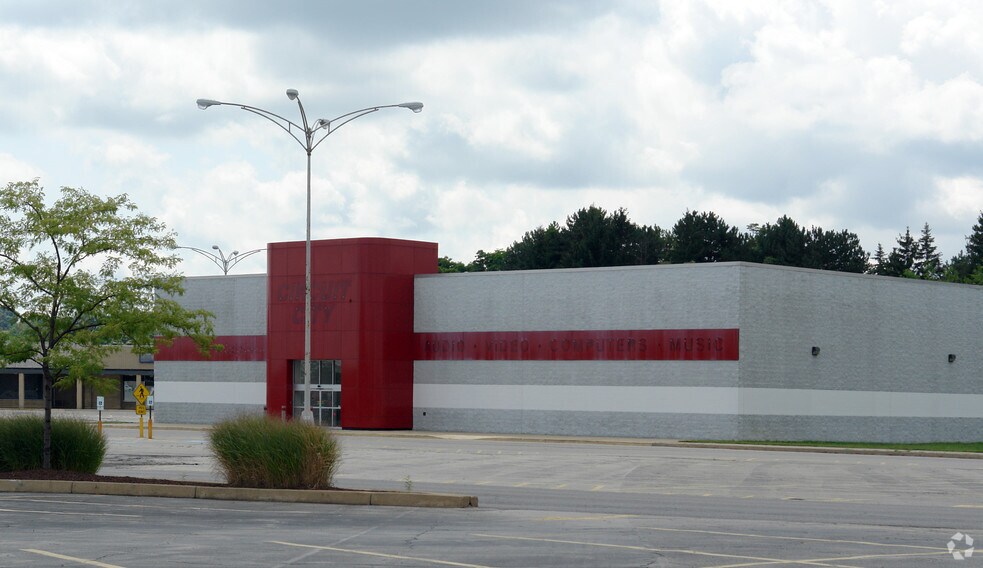 More Photos Of 570 Beaver Valley Mall, Monaca Unknown For Lease