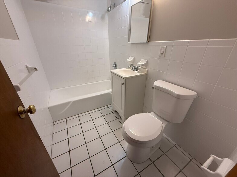 More Photos Of 554 Silas Deane Hwy, Wethersfield Apartments For Sale