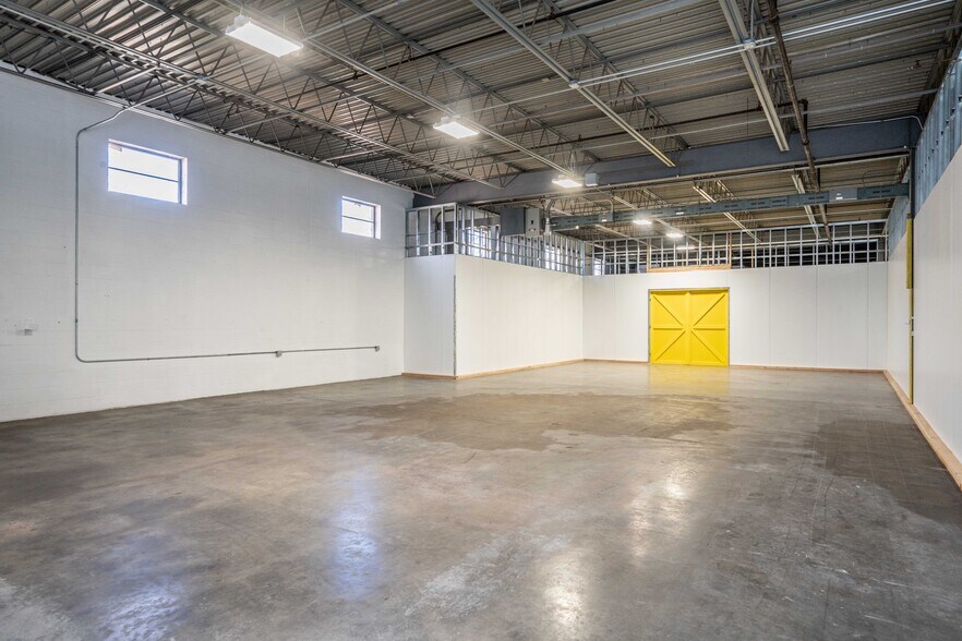 More Photos Of 6 Britton Dr, Bloomfield Warehouse For Lease