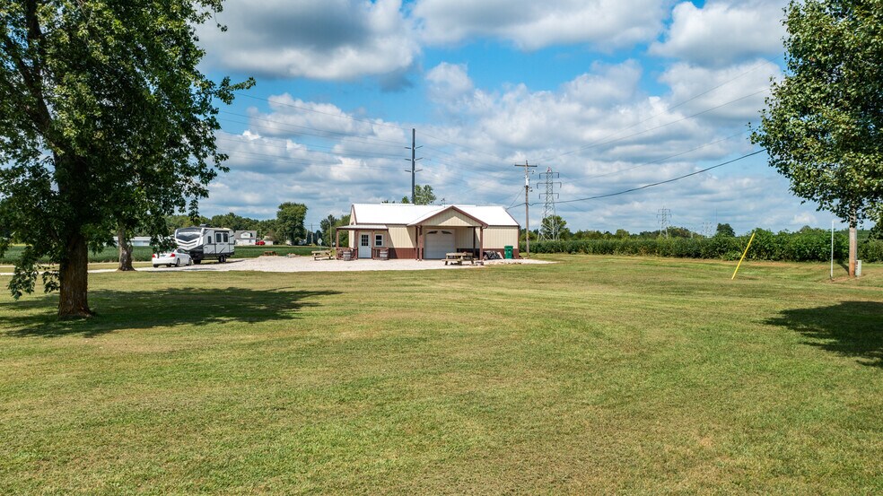 More Photos Of 20447 Old Route 66 Hwy, Staunton Flex For Sale