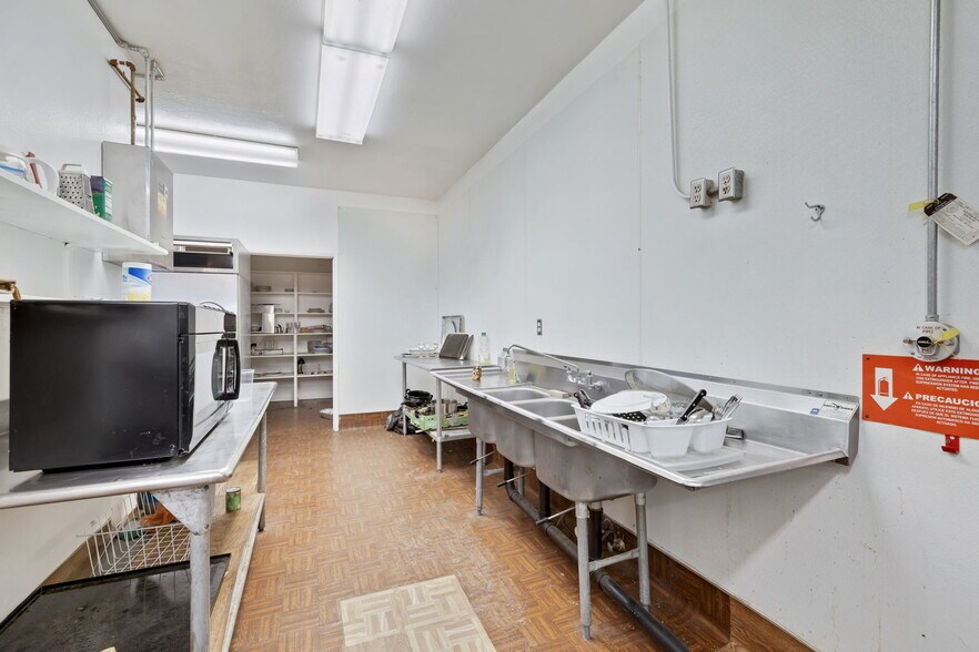 More Photos Of 12900 Soda Lake Rd, Santa Margarita Hotel For Lease