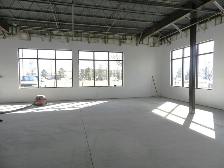 More Photos Of 1404 Hawk Pky, Montrose Medical For Lease