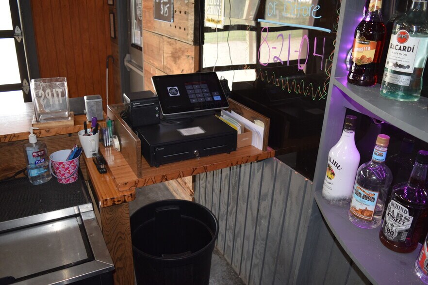 More Photos Of 26192 NE Neosho Rd, Garnett Restaurant For Lease