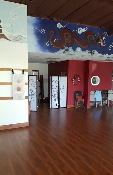 More Photos Of 22762 Aspan St, Lake Forest Storefront For Lease